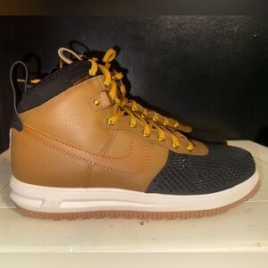 Nike Lunar Force 1 DuckBoot
BRAND NEW IN BOX